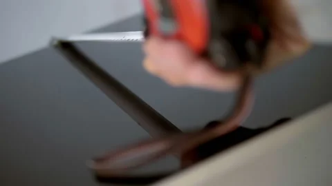 A man measures the size of a black tile with a tape measure Vídeo Stock 130393014