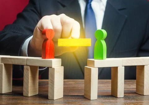 A man mediates in the negotiation process. Compromise and dispute resolutio.. 스톡 사진