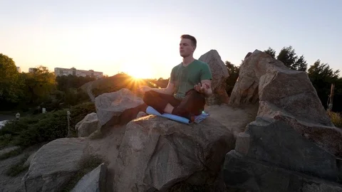Man meditating in nature Video stock 82063200