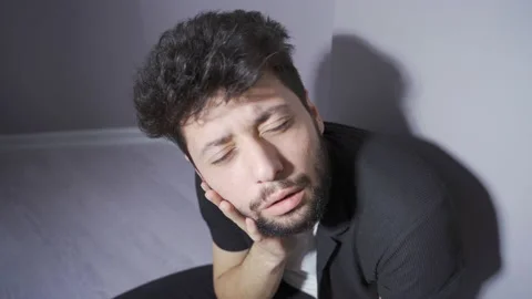Man with mental disorder looking at camera and thoughtful. Vidéo 222487384