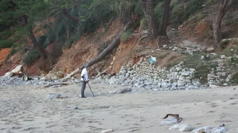 Man with metal detector on the beach Stock Footage 45888351