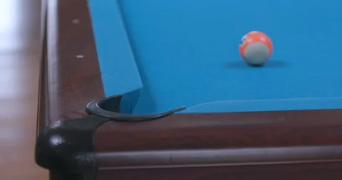 Man Missing Pool Ball Shot in Corner Pocket on Blue Billiards Table 库存影片 88227166