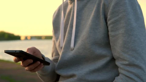 Man with mobile phone 動画素材 89789040