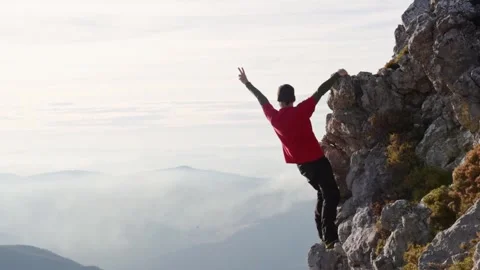 Man on the mountain Video stock 240915513