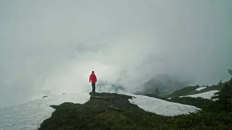 Man on mountain with Snow in Red Jacket 4K Vídeos de archivo 138291874
