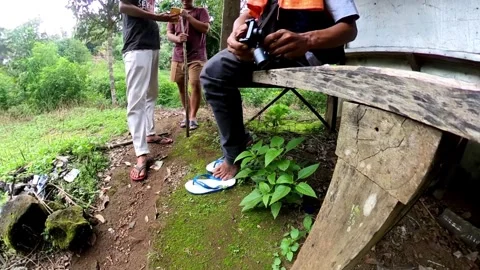 A man is mounting his cell phone on a stabilizer Stock-Footage 278960688