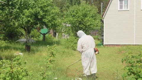 Мan observing two week quarantine because of coronavirus pandemic works 스톡 동영상 132925998