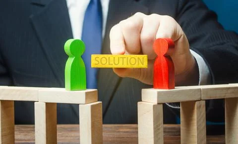 Man offers a solution to end conflict. Compromise dispute resolution. Build.. Фото