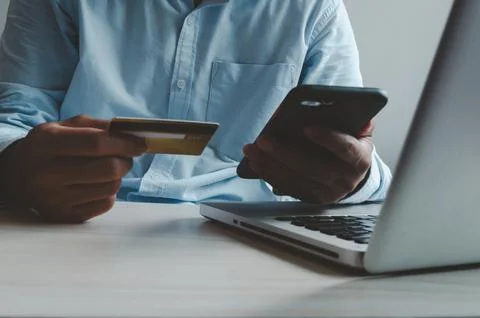 Man online payments using the mobile app on an online shopping...Concept of.. Fotos de archivo
