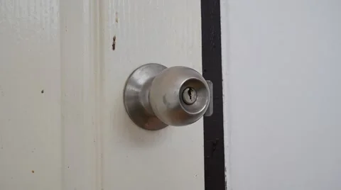 Man Open The Door 스톡 동영상 55736698