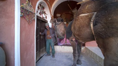 Man opening a door to the camel mill, in Varzaneh desert village, Iran Stock Footage 131769319