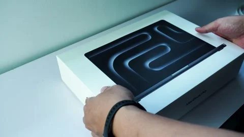 Man Opening White MacBook Pro M5 14 Inch Black Stockbeeldmateriaal 334644917