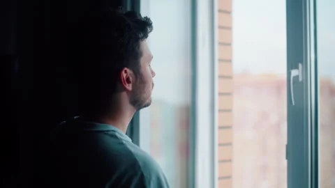Man opening window and breathing fresh air in the morning Vídeos de archivo 319442186