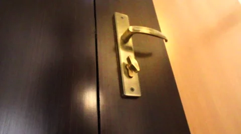 Man opens and closes door - close framing 動画素材 43128606