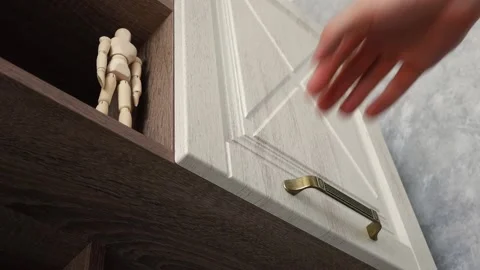The man opens the Cabinet and takes a book. Vídeo Stock 132860089