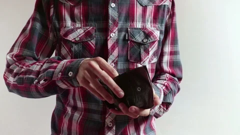 Man opens empty wallet Stock Footage 100428152