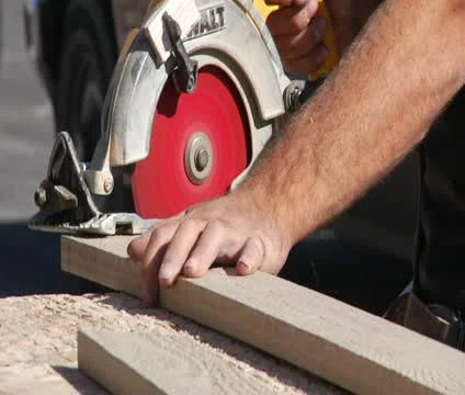 Man operates circular saw Stock Footage 21564497