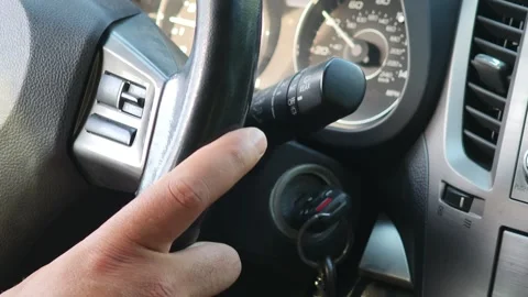 Man operating car windshield wipers control lever Vidéo 311406460