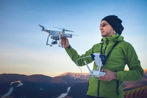 Man operating a drone Fotos Stock