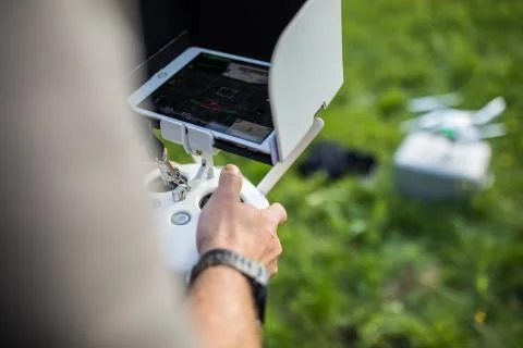 Man Operating a Drone by a Remote Control outdoors Stock-Fotos