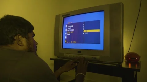 A man operating an old TV with a TV button 4k stable short Vídeo Stock 252207546