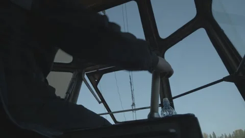 Man operating tower crane, video from cabin Video stock 294179973