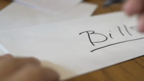 Man Organizing Bills in Envelope Vídeos de archivo 116843493