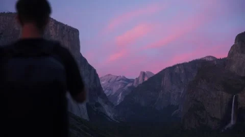 Man overlooking Yosemite Valley with a camera taking pictures 스톡 동영상 308669135