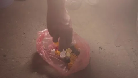A man painter puts a nozzle on a can of paint from a bag, close-up. Slow motion 库存影片 308009464