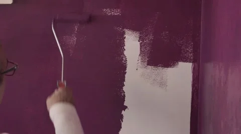 Man painting a purple wall with roller painter 스톡 동영상 68800417