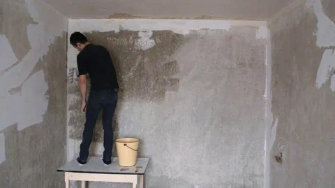 Man painting with a roller plastered wall Vídeos de archivo 83872273