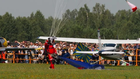 Man with a parachute landed Video stock 252854904