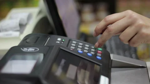 Man paying with NFC technology on mobile phone in the shop Vidéo 56057269