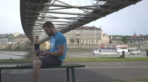 Man pays online using credit card. Vídeo Stock 65205159