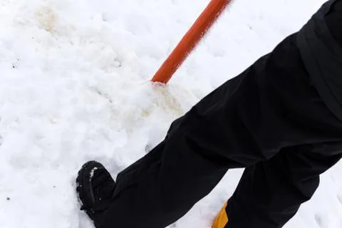 Man is peeing in the Snow 库存照片