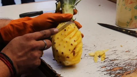 Man peeling and cutting a pineapple, pineapple seller. Stock-Footage 121704491