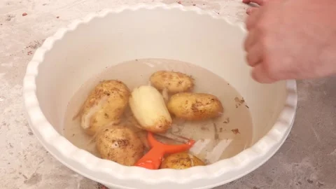 A man peeling raw potatoes Video stock 132782024