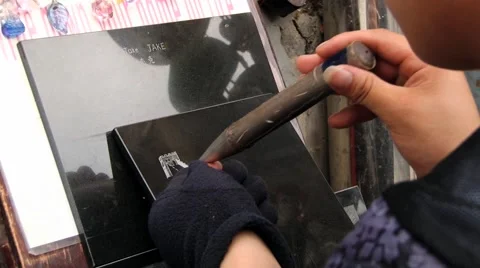 Man performs tile artwork in Mutianyu, China. Video stock 64918235