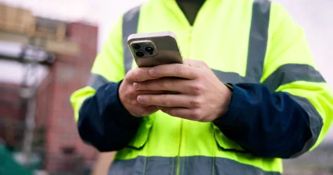 Man, phone and hands of construction worker on site with texting, communication Vídeos de archivo 337027402
