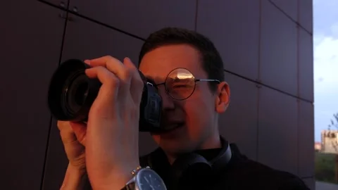 A man photographs the sunset with a camera 스톡 동영상 134863105