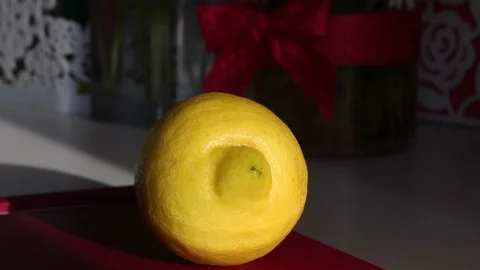A man picks up a knife and cuts lemon rings. Lemon fresh and juicy. Shot clos Stock Footage 109421377