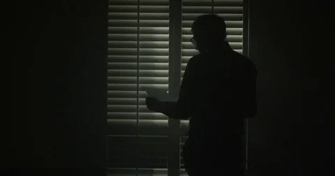 Man with piece of paper 動画素材 76270115