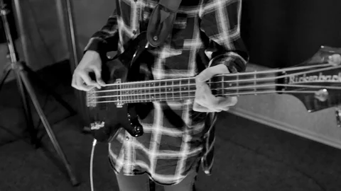 Man play on the guitar 스톡 동영상 86007927