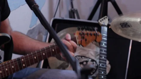 Man play guitars Vídeo Stock 45993173