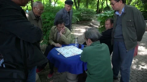 Man play table game in Shanghai 库存影片 49062874