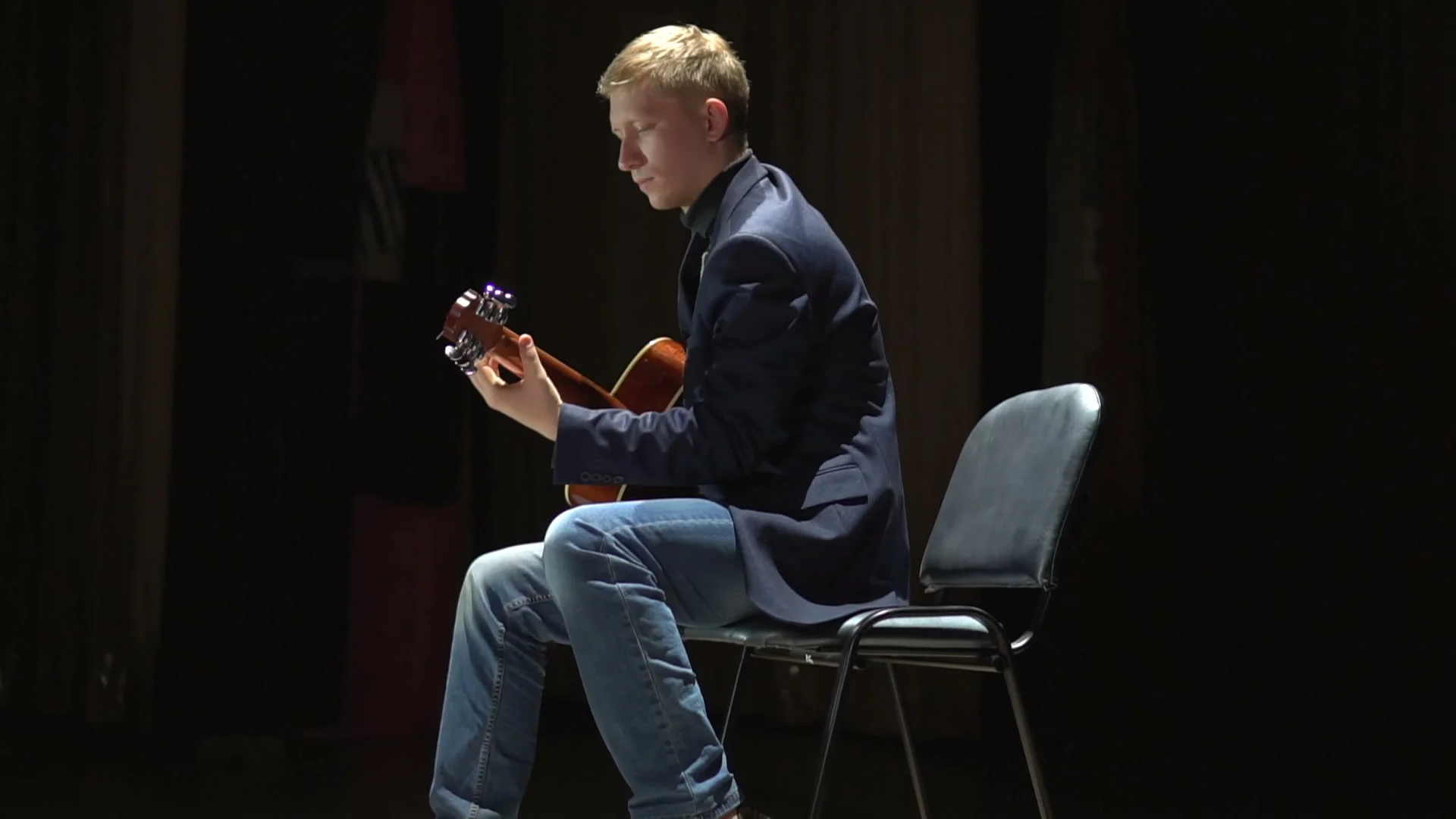 acoustic guitar player on stage