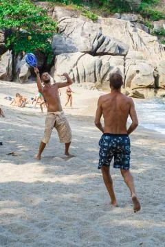 Man is playing on the beach Stock-Fotos