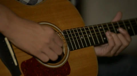 Man playing classical guitar 库存影片 32502054