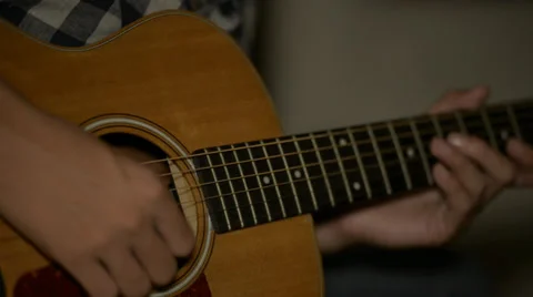 Man playing classical guitar 库存影片 32502096