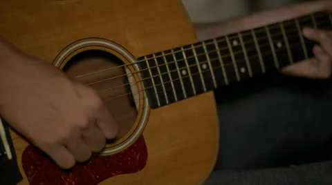 Man playing classical guitar 库存影片 32502131